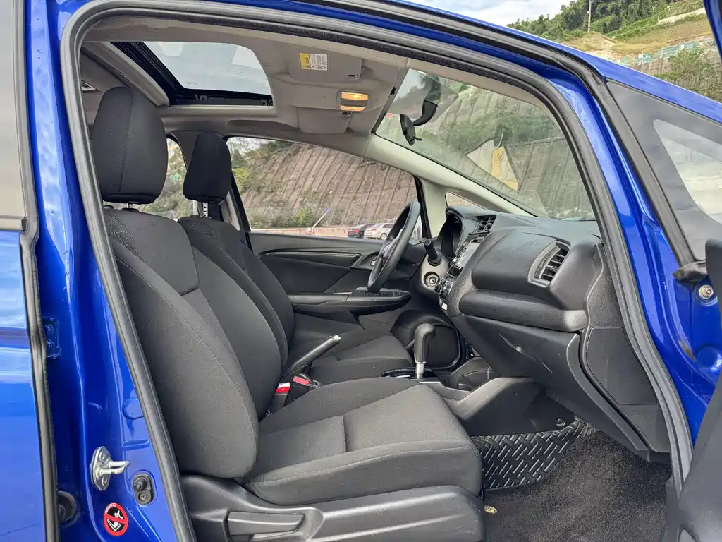 Honda Fit — фото 10
