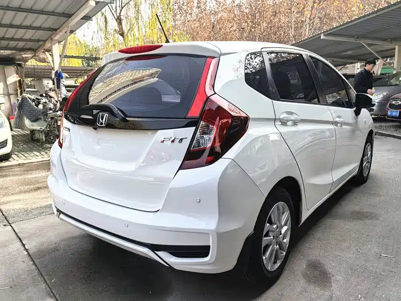 Honda Fit — фото 16