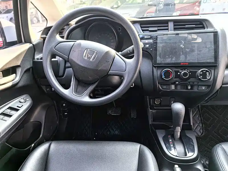 Honda Fit — фото 8