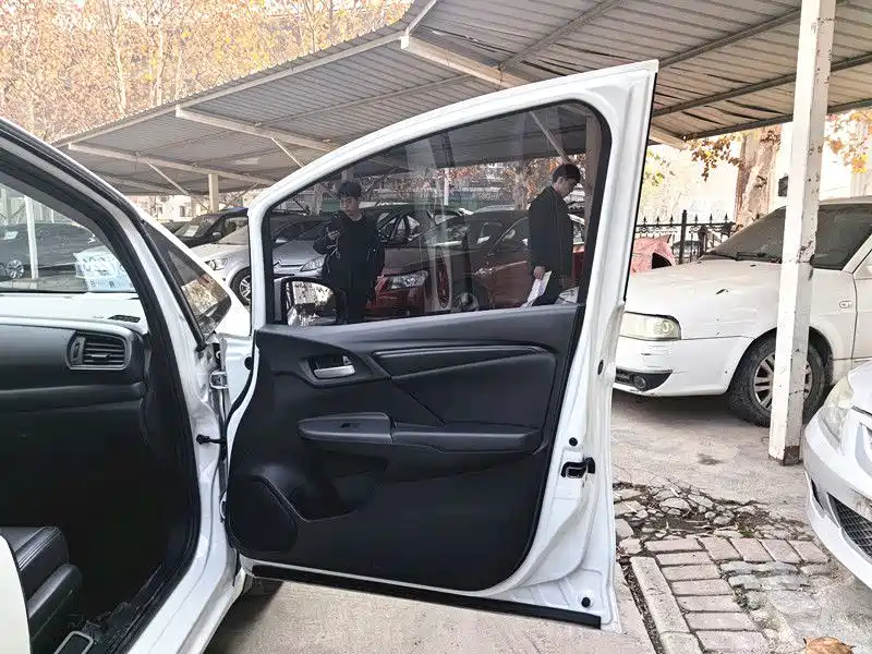 Honda Fit — фото 10