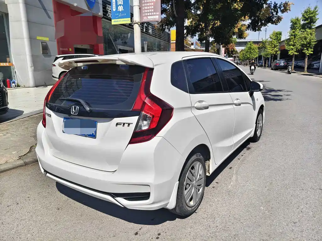 Honda Fit — фото 7