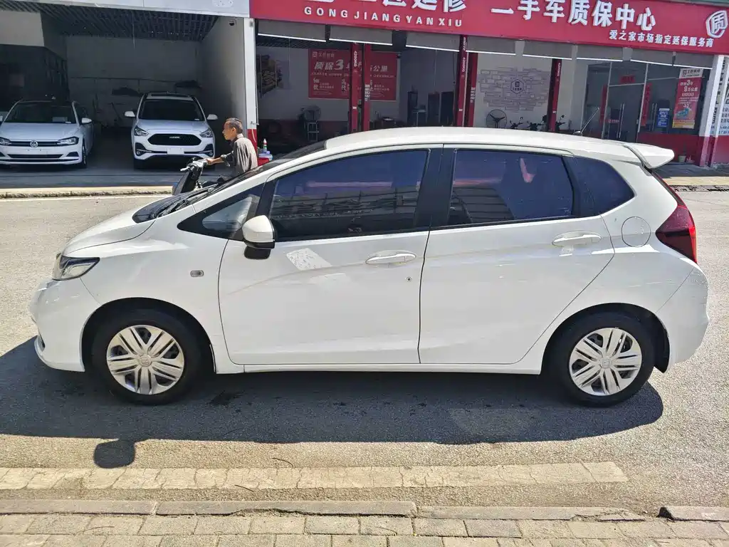 Honda Fit — фото 10