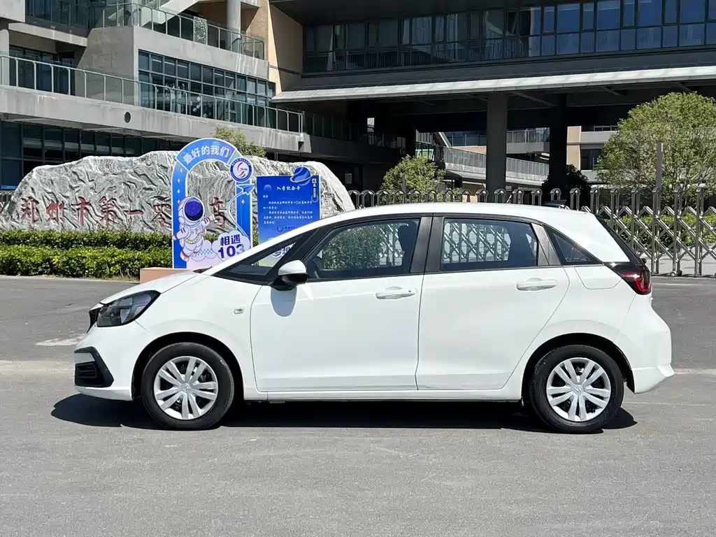 Honda Fit — фото 5