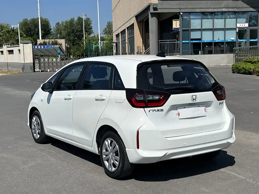 Honda Fit — фото 8