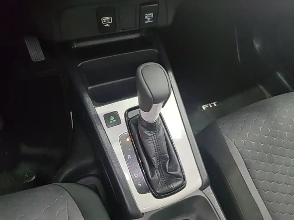 Honda Fit — фото 14