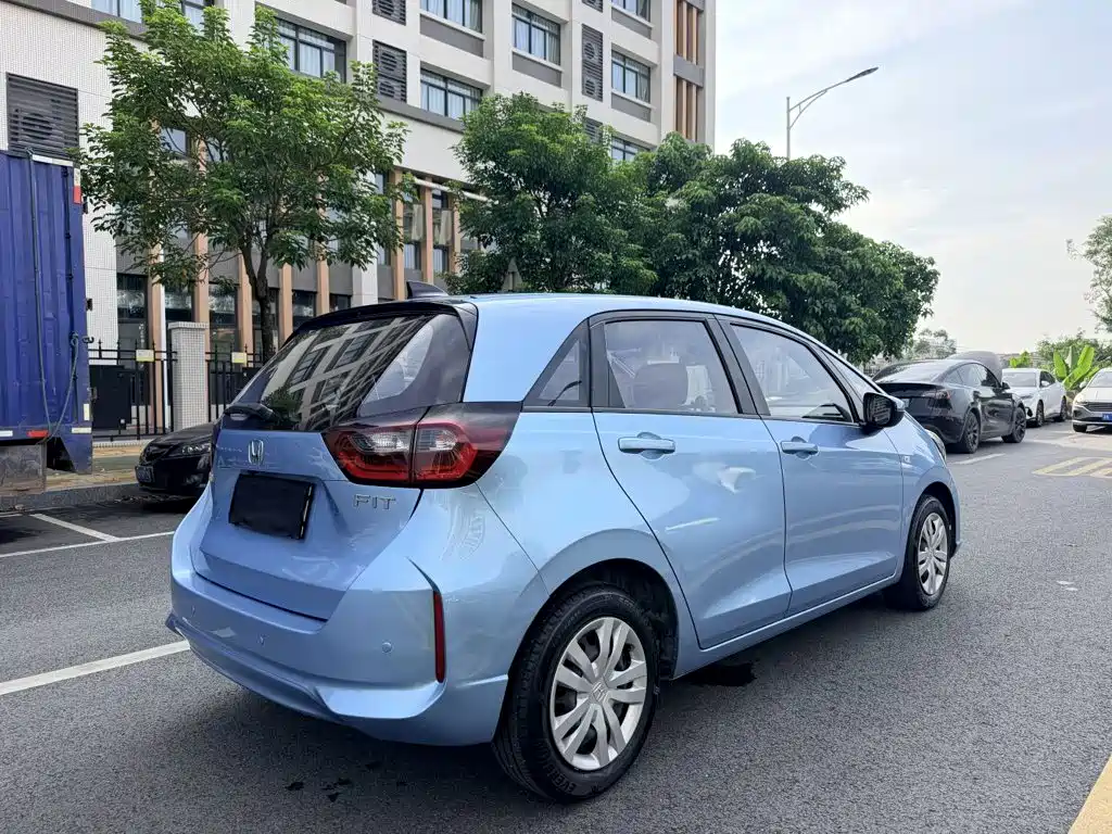 Honda Fit — фото 7