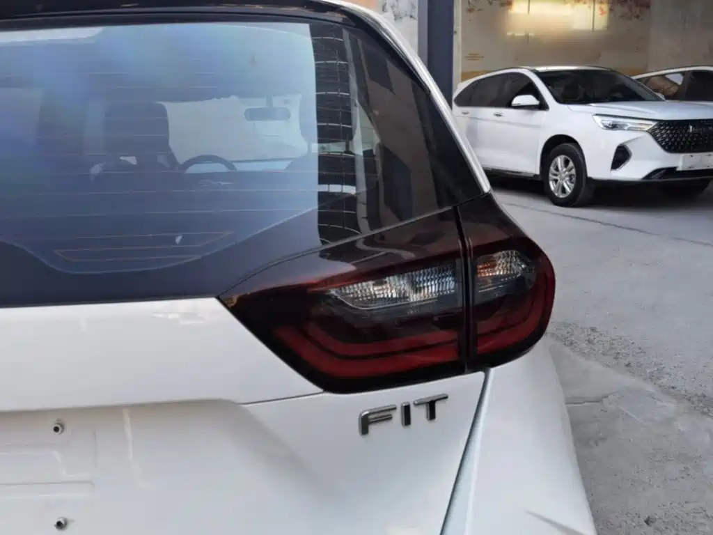 Honda Fit — фото 8