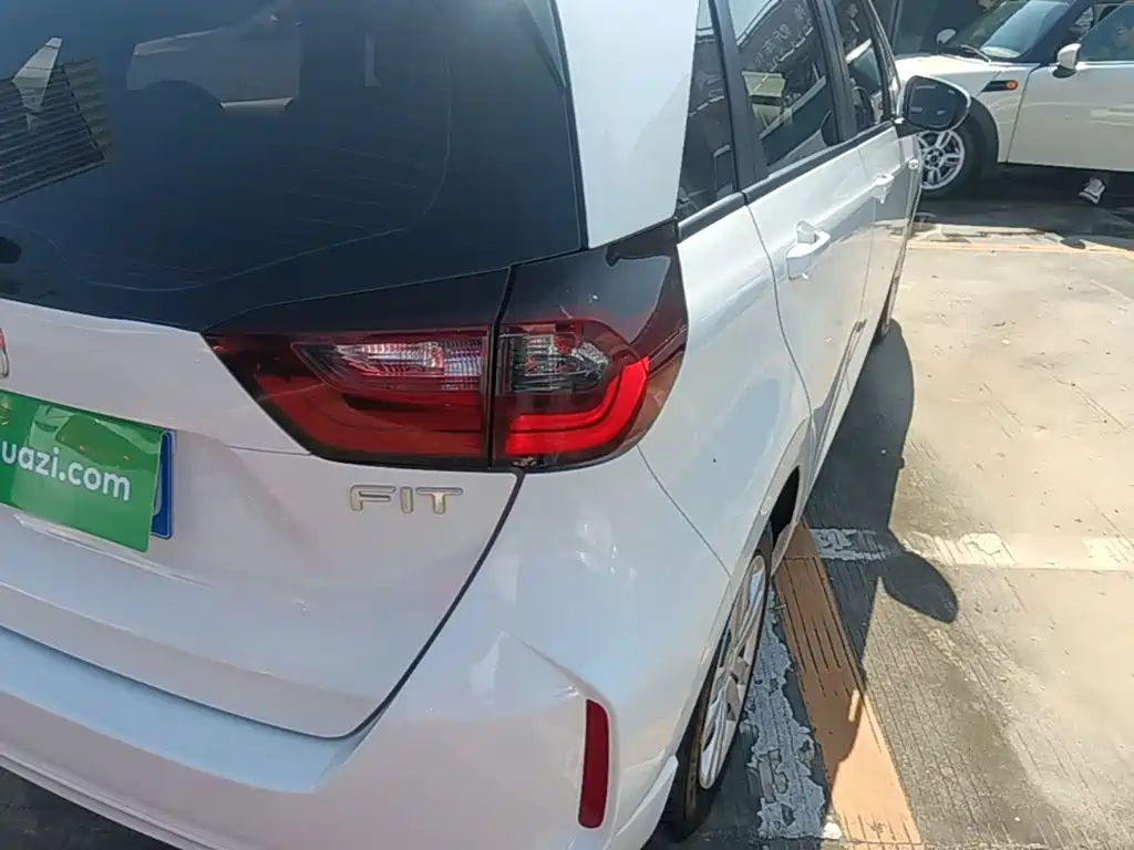 Honda Fit — фото 8