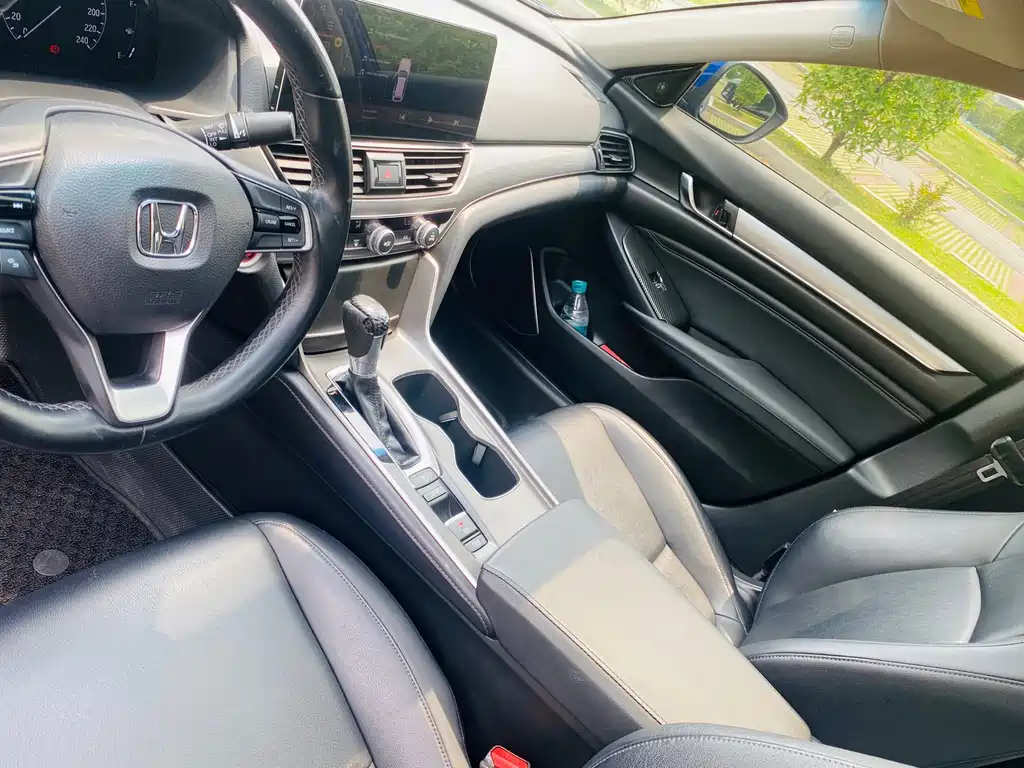 Honda Accord — фото 10