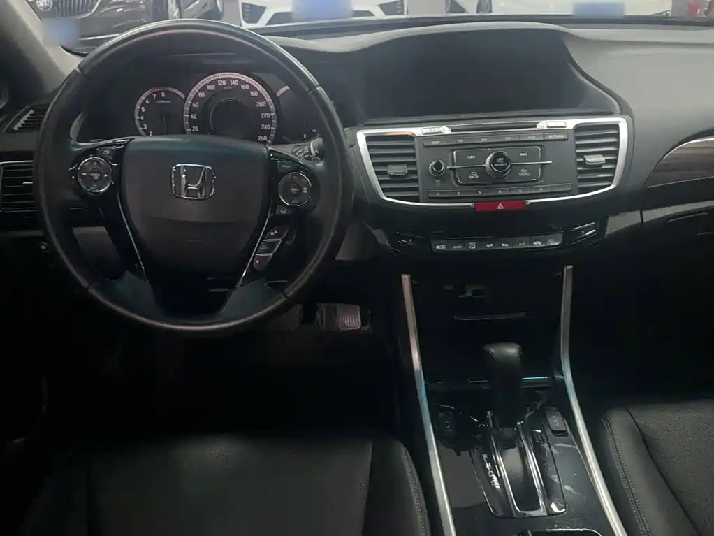 Honda Accord — фото 11