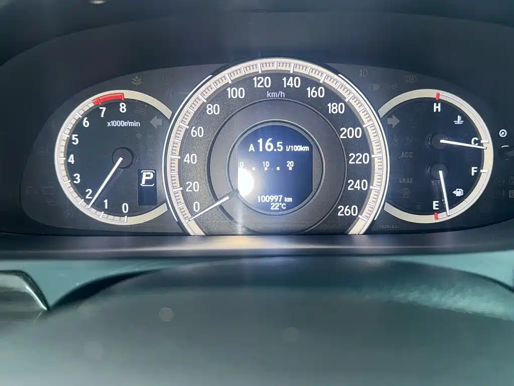 Honda Accord — фото 12