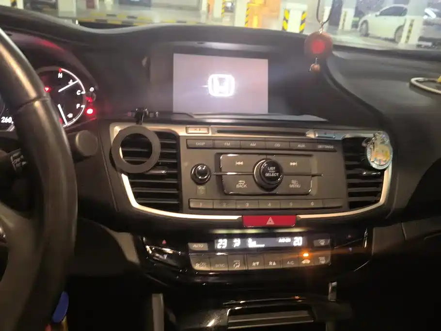 Honda Accord — фото 13