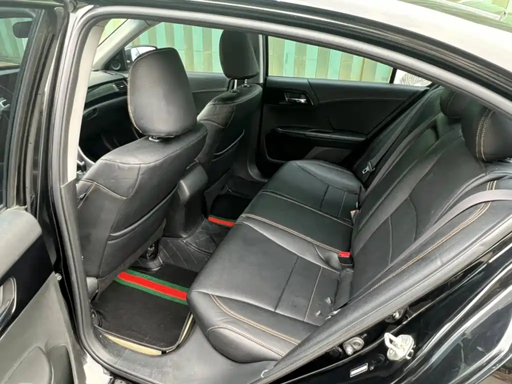 Honda Accord — фото 11