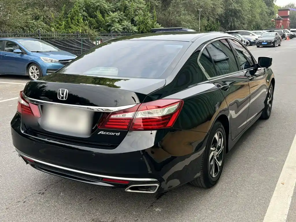 Honda Accord — фото 7