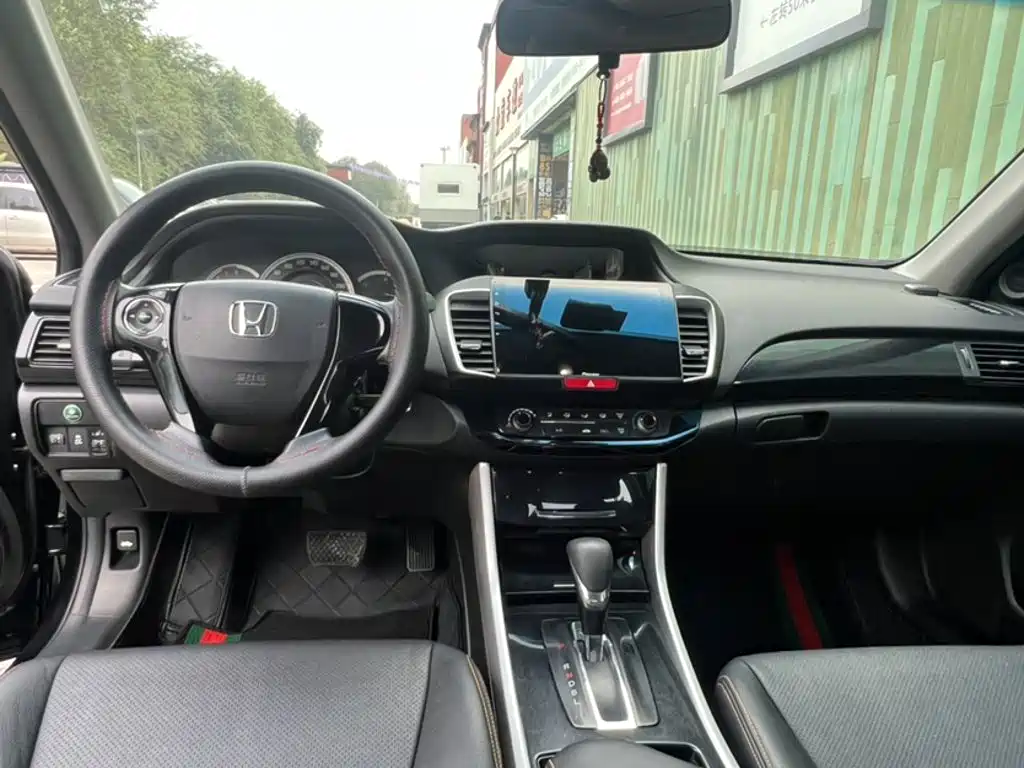 Honda Accord — фото 9