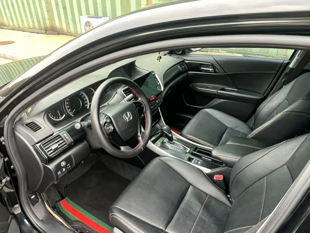 Honda Accord — фото 10