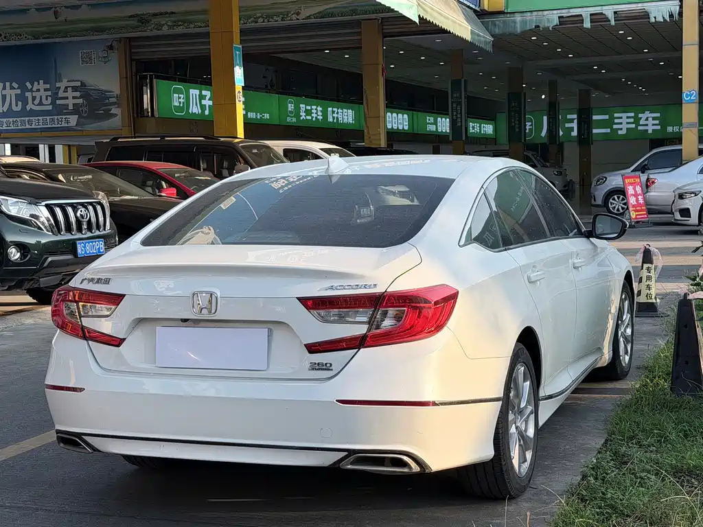 Honda Accord — фото 11