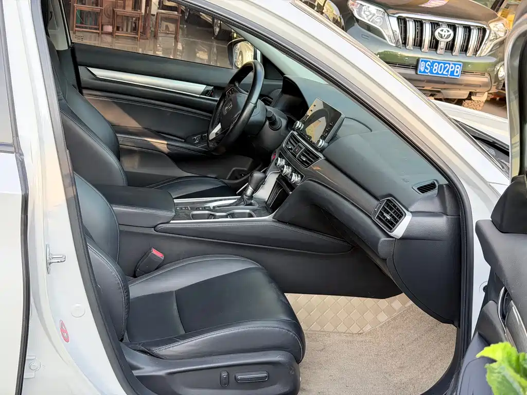 Honda Accord — фото 9