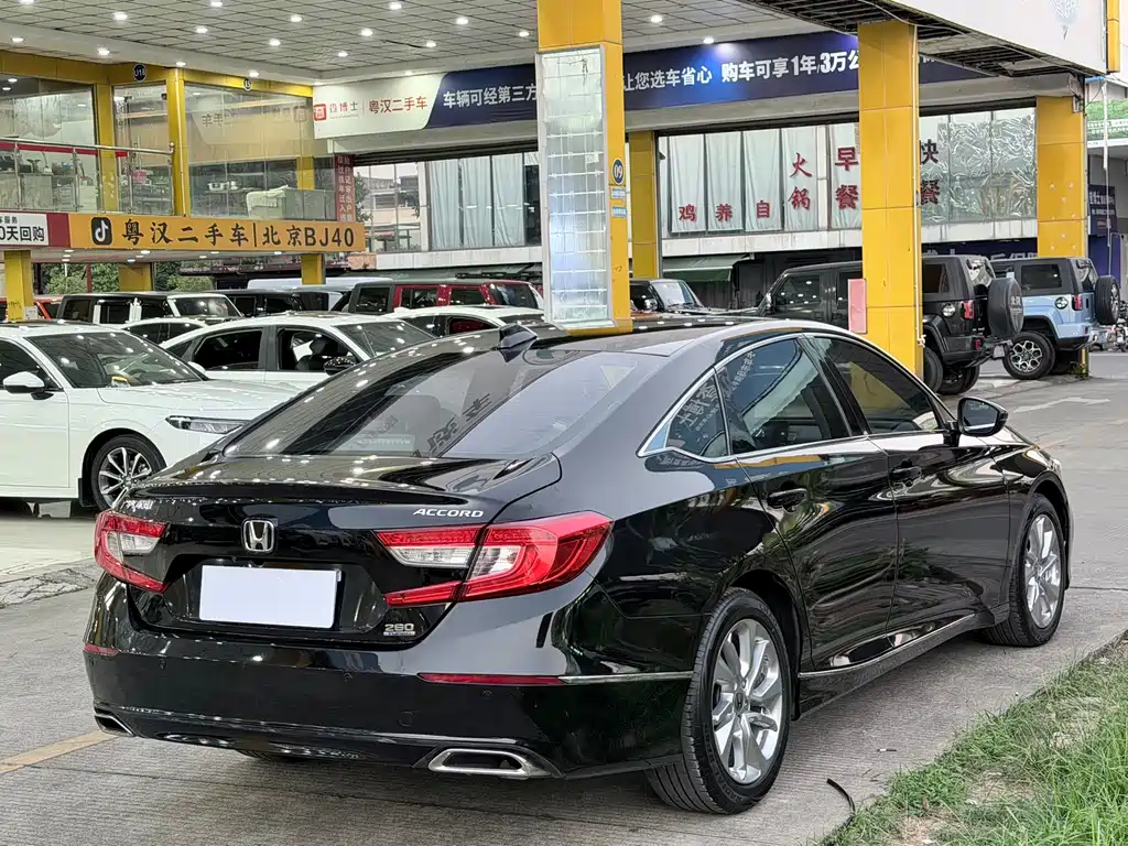 Honda Accord — фото 11