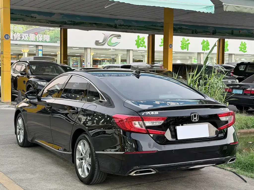 Honda Accord — фото 13