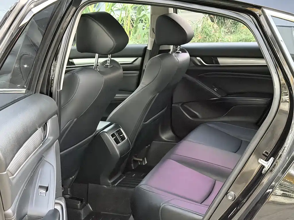 Honda Accord — фото 8