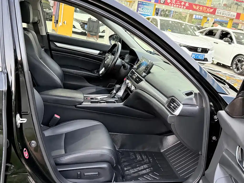 Honda Accord — фото 9