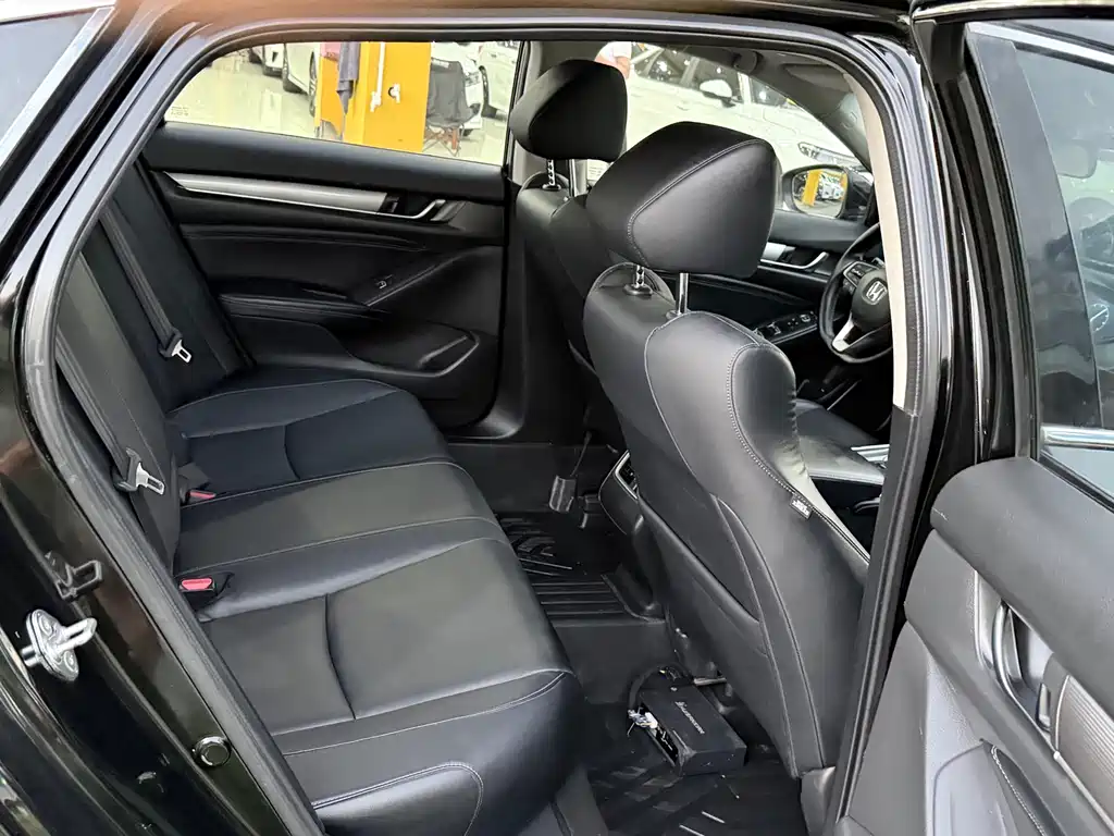 Honda Accord — фото 10
