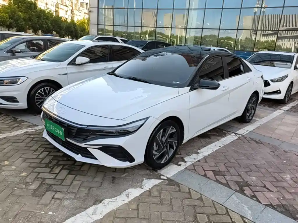 Hyundai Elantra — фото 2