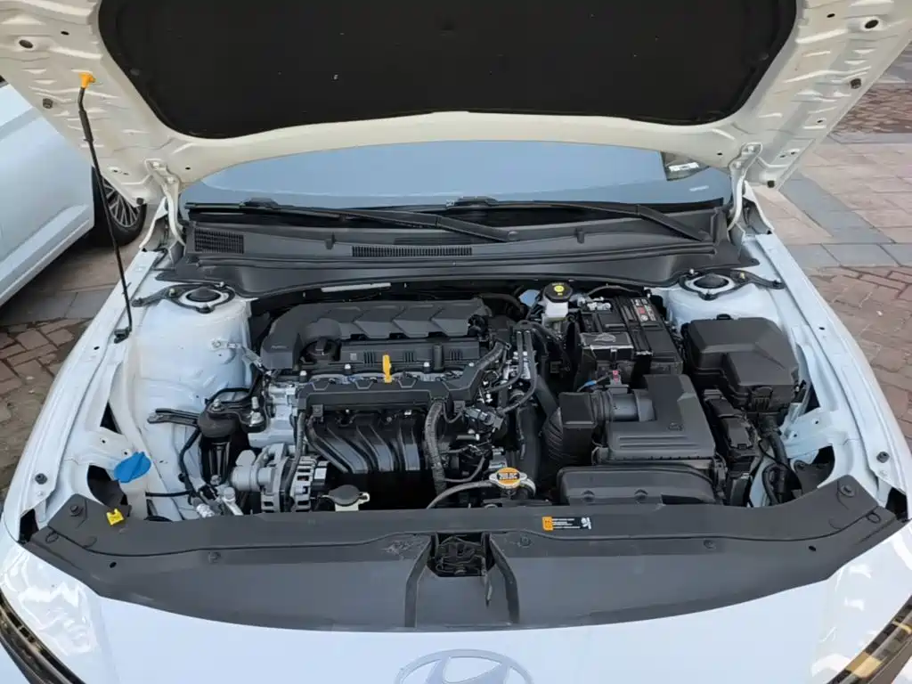Hyundai Elantra — фото 20