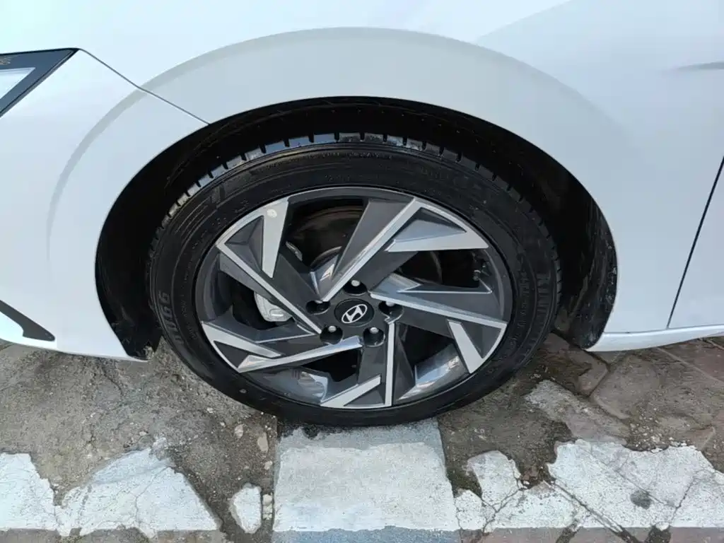 Hyundai Elantra — фото 23