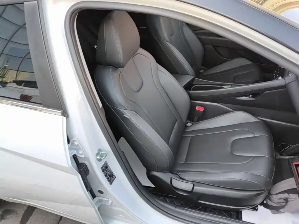 Hyundai Elantra — фото 25