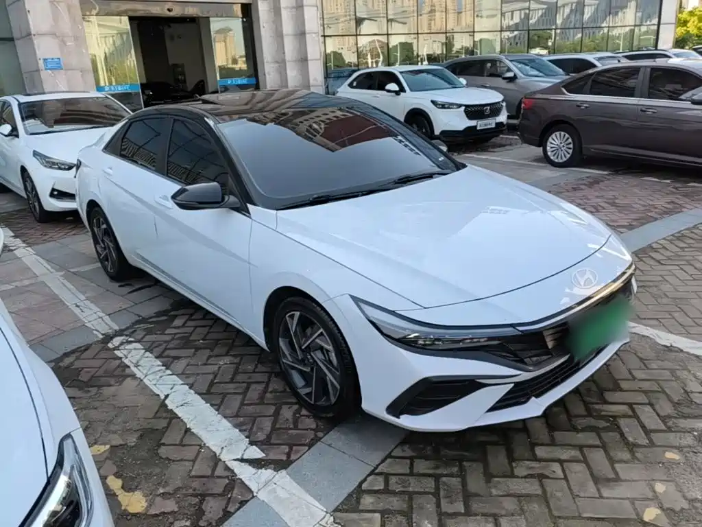 Hyundai Elantra — фото 4