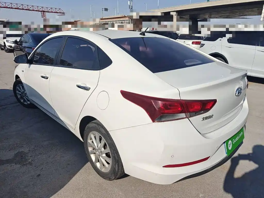 Hyundai Verna — фото 5