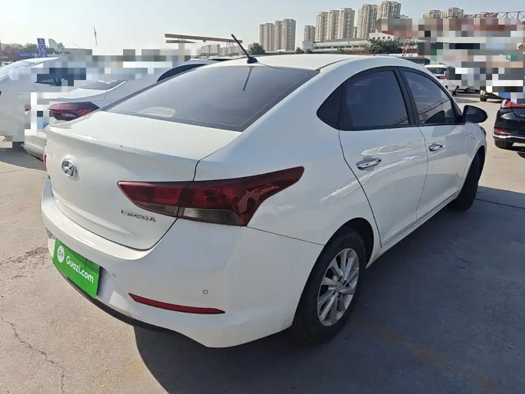 Hyundai Verna — фото 7