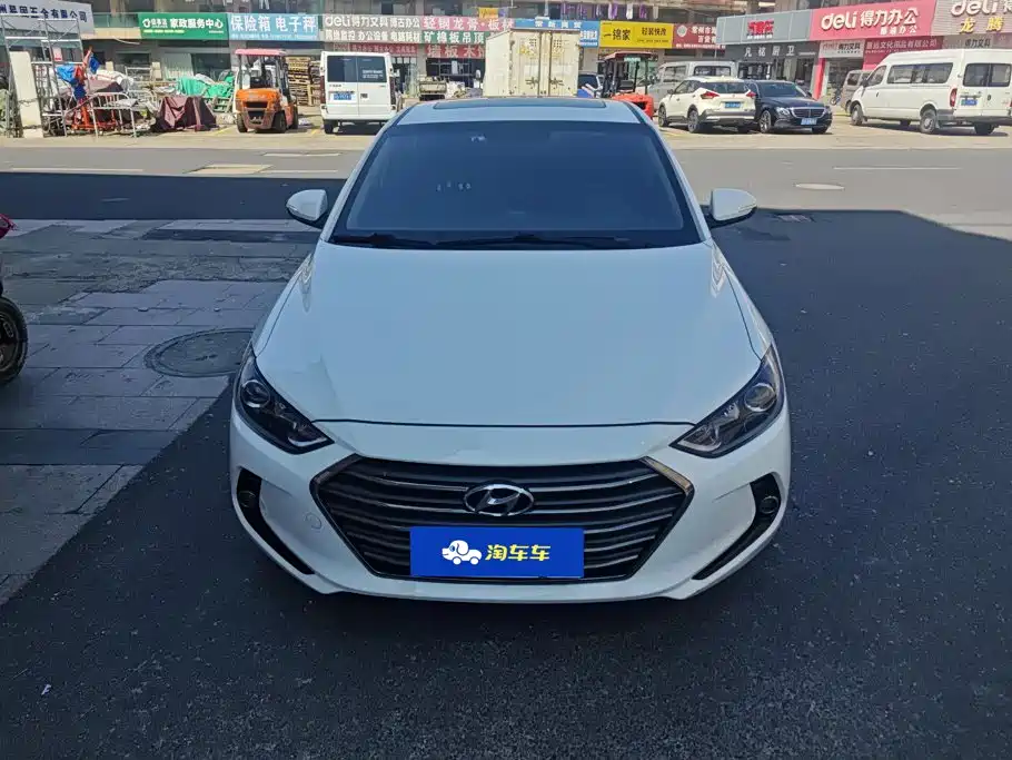 Hyundai Elantra — фото 2