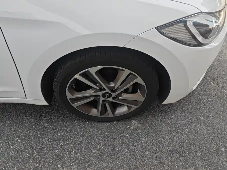Hyundai Elantra — фото 6