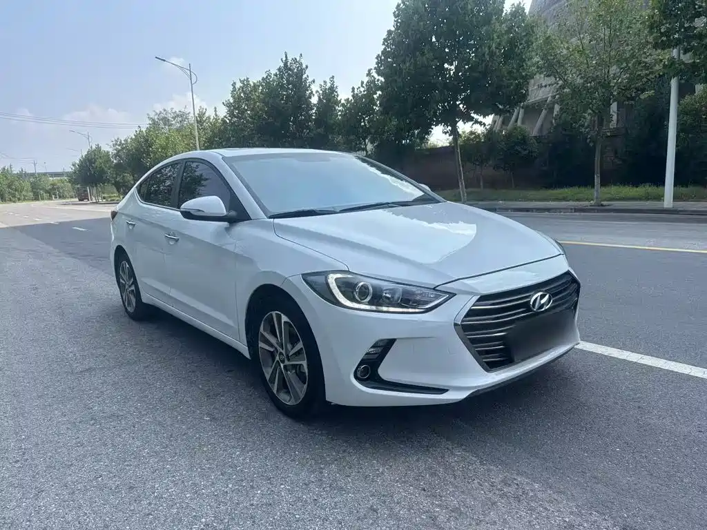 Hyundai Elantra — фото 4