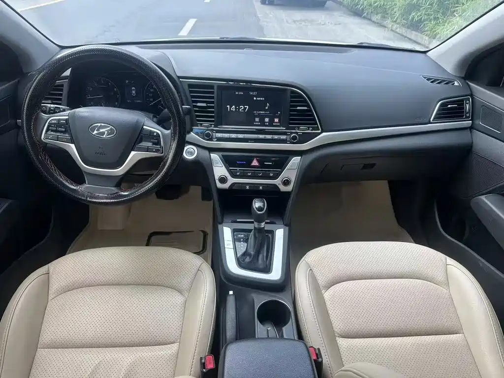 Hyundai Elantra — фото 8