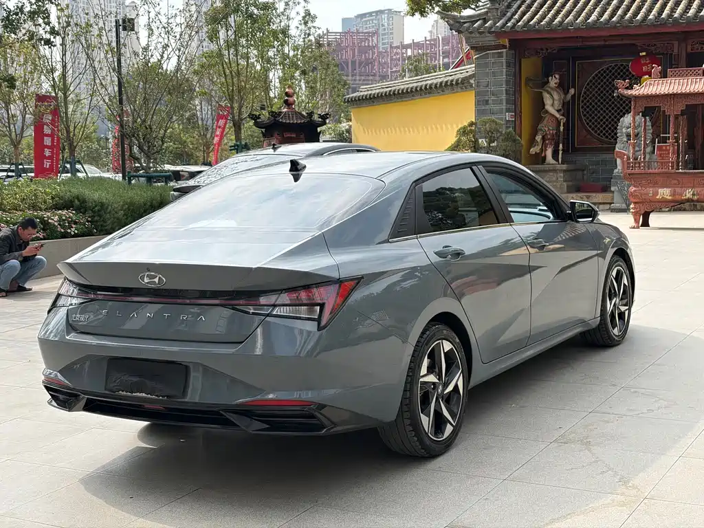 Hyundai Elantra — фото 11