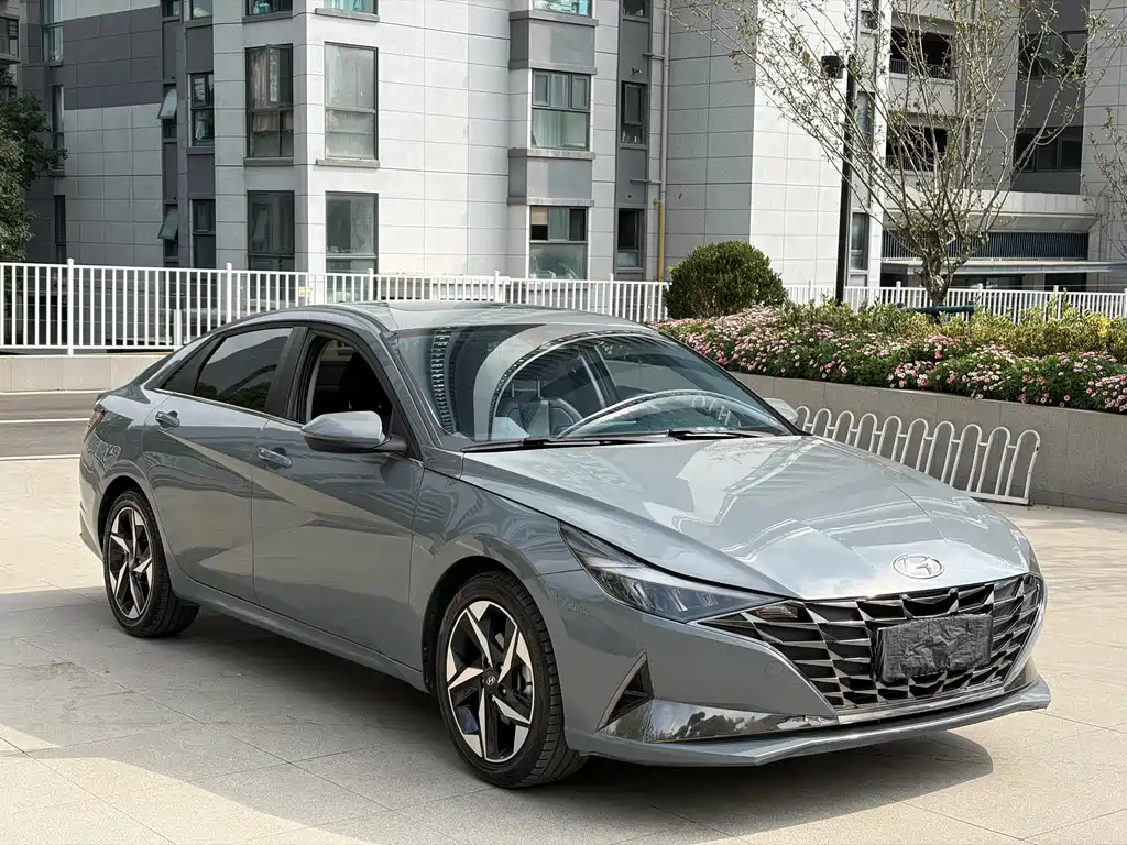 Hyundai Elantra — фото 3