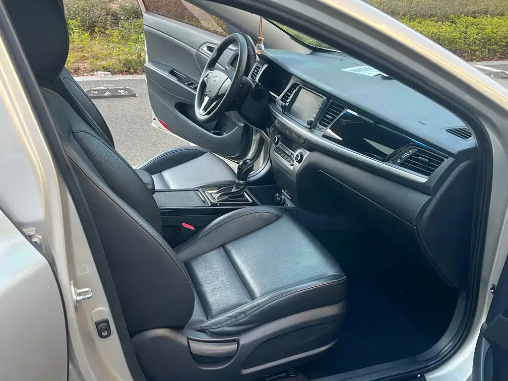 Hyundai Mistra — фото 11