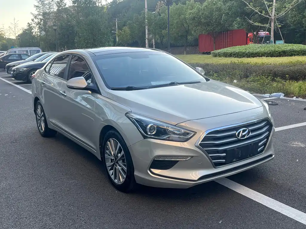 Hyundai Mistra — фото 3