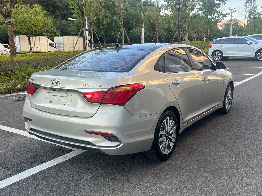 Hyundai Mistra — фото 4