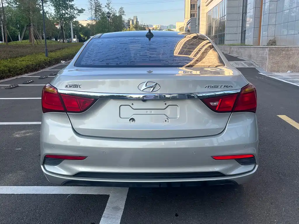Hyundai Mistra — фото 5