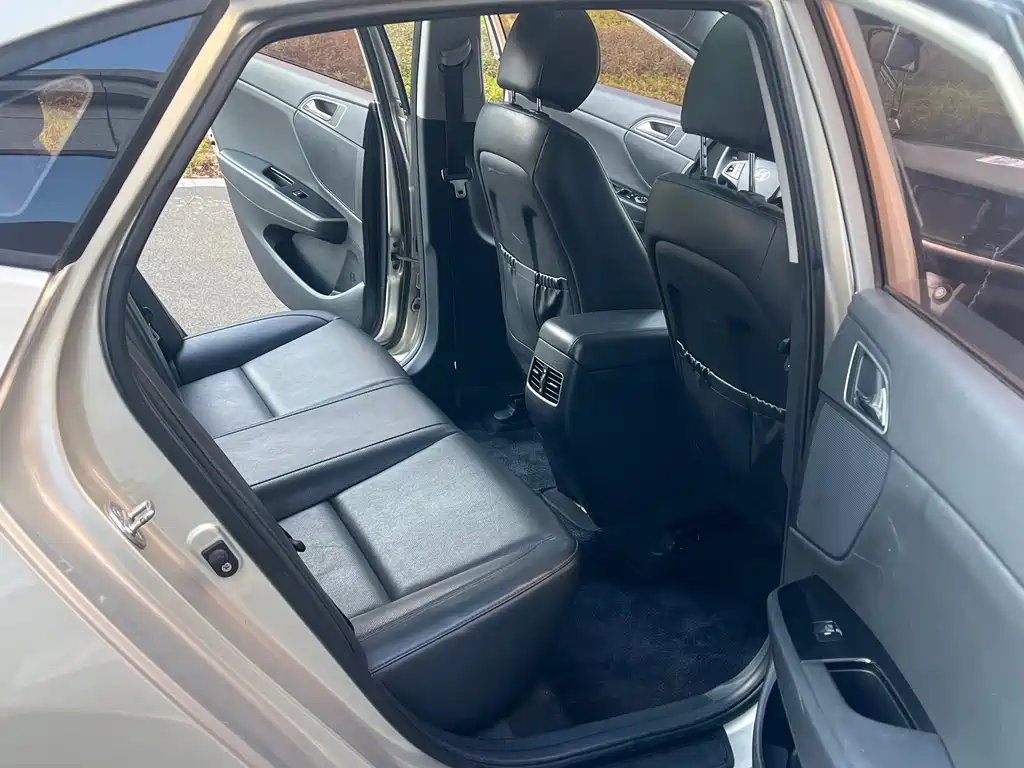 Hyundai Mistra — фото 10