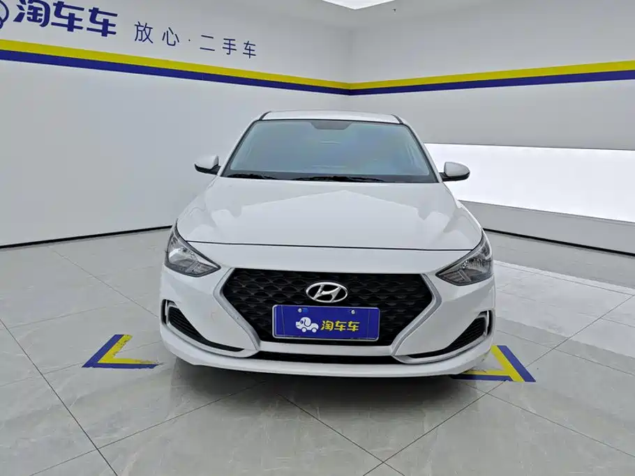 Hyundai Elantra — фото 2
