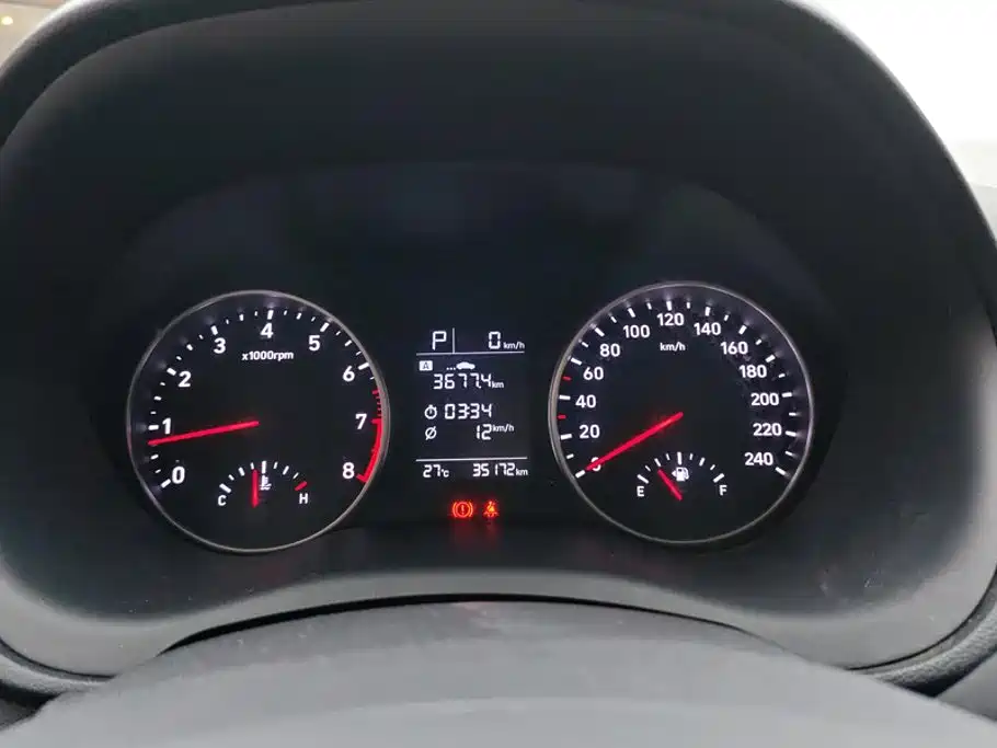 Hyundai Elantra — фото 14