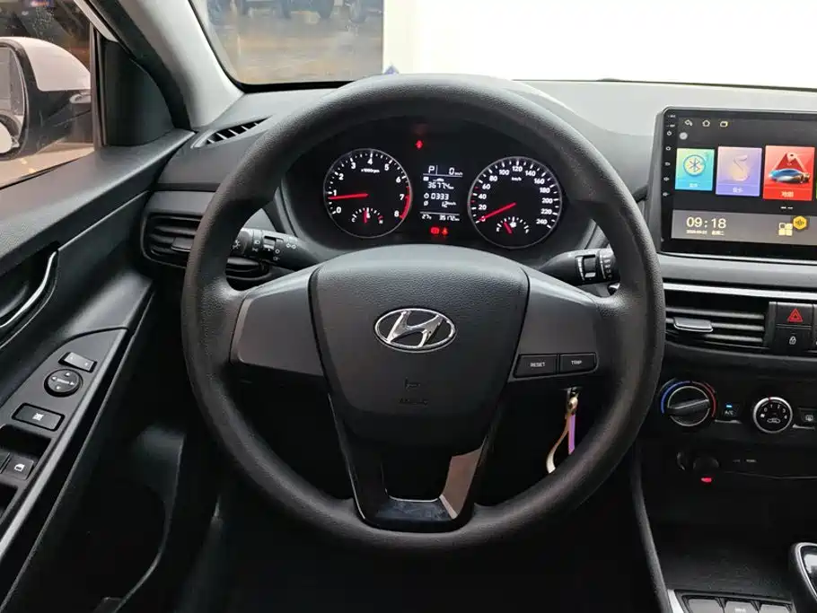 Hyundai Elantra — фото 15