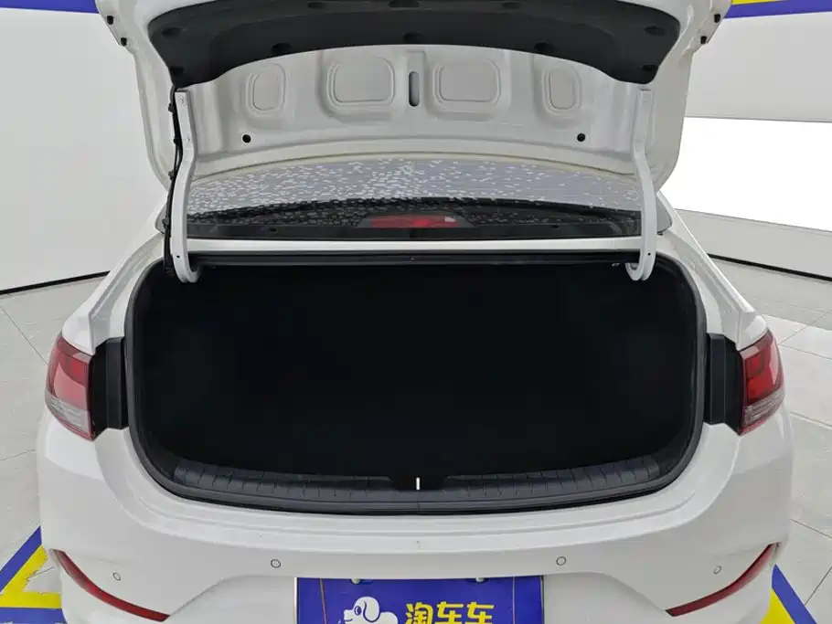 Hyundai Elantra — фото 4