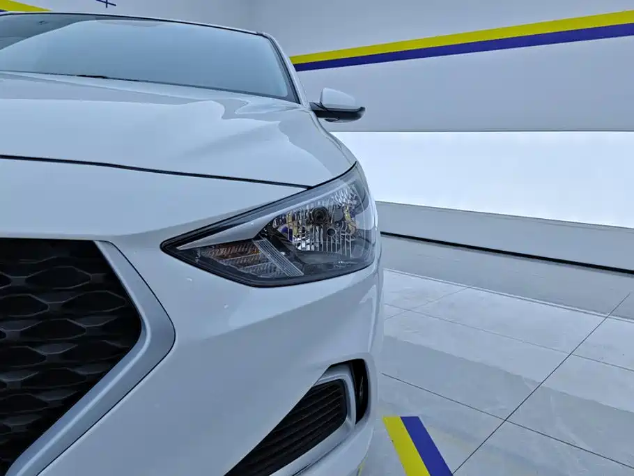 Hyundai Elantra — фото 5